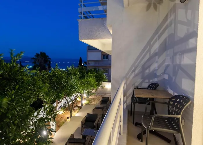 Apartment Arancia Elegant And Tolo